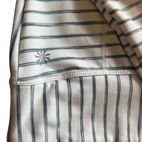 Athleta Space Dye Striped Shirt. White and Blue. Great Condition!! Size Small - Picture 4 of 12
